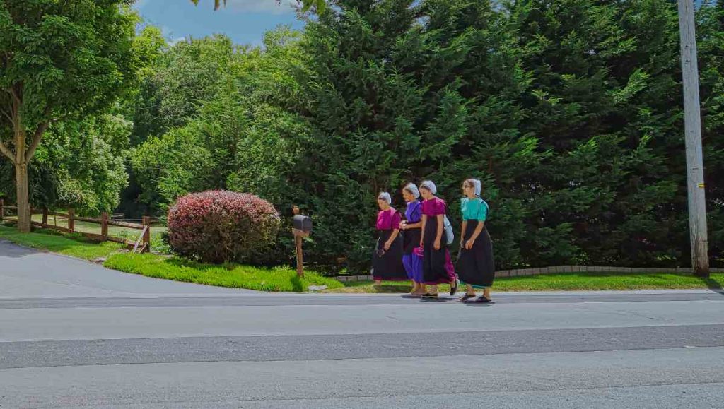 Amish women kids or teens walking in the street for Rumspringa