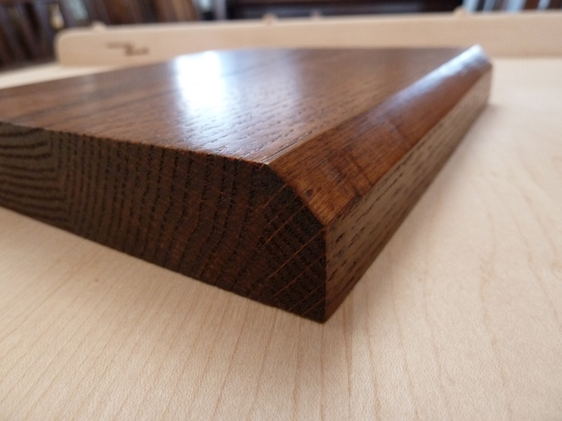 In our blog article, we offer a detailed overview of the dining table edge shapes