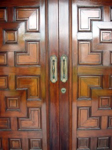 Learn how to select wood doors