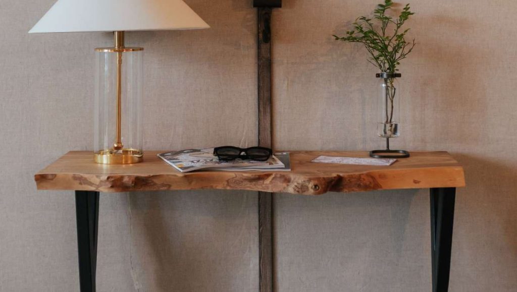 what is live edge wood Live edge table with lamp and plant on top