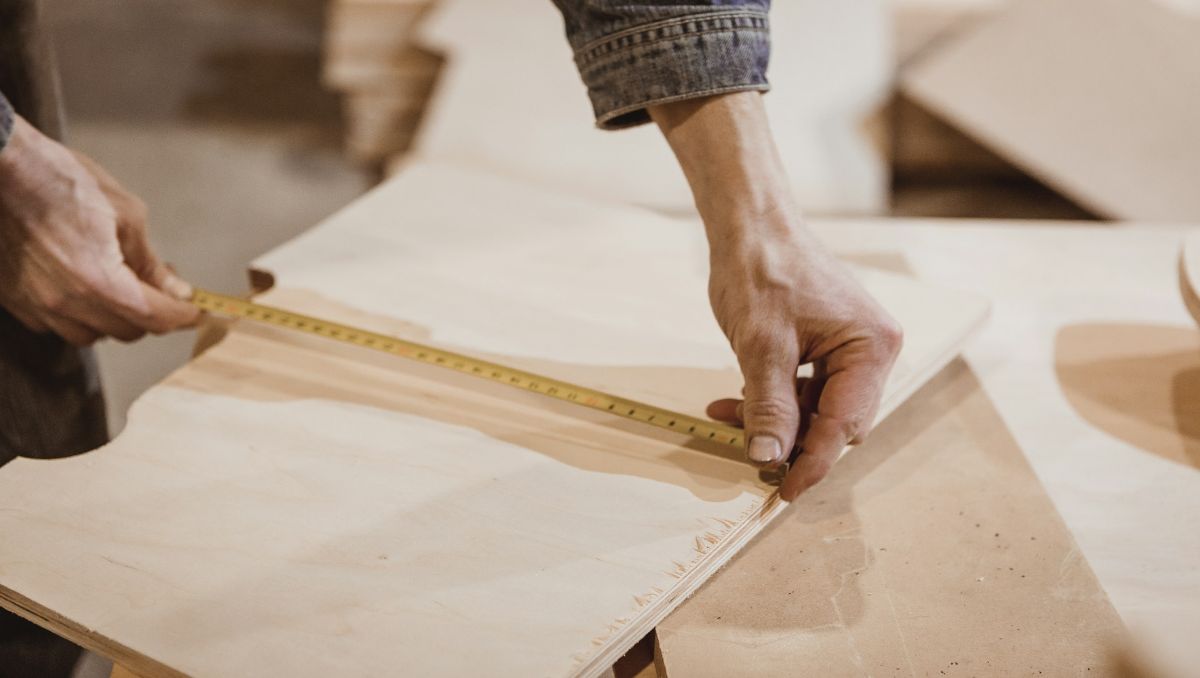 What Is the Density of Oak Wood and Why Does It Matter in Furniture?